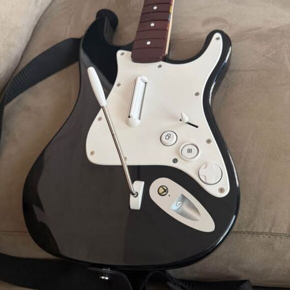 X BOX ONE Rock Band 4 Wireless Guitar Fender Stratocaster For Xbox One - Picture 2 of 7